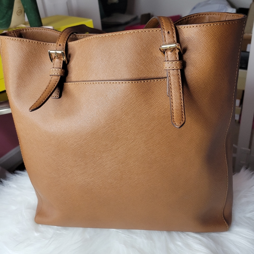 Micheal Kors Tote - Picture 4 of 10